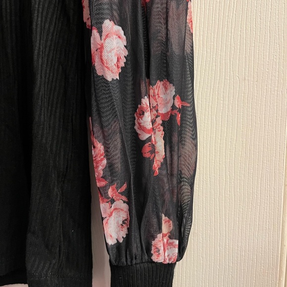 Maurices Women’s Black Ribbed Top with Sheer Pink Floral Sleeves Xsmall - Picture 5 of 5